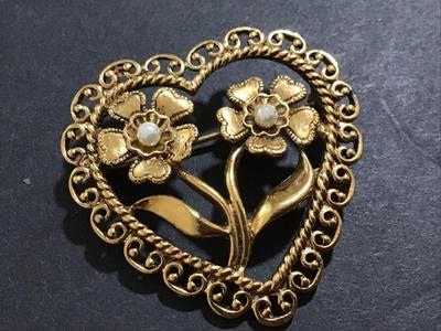 Beautiful Gold Tone Brooch