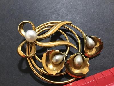 Vintage Brooch gold Tone