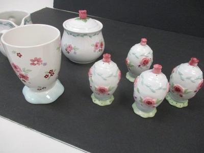 15 Pieces Pfaltzgraff The Rose Collection Shakers Creamer & Sugar & 9 Cups