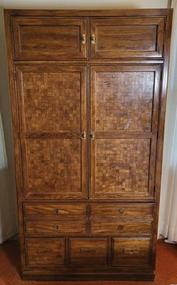 LOT 9B: Thomasville Standing Dresser