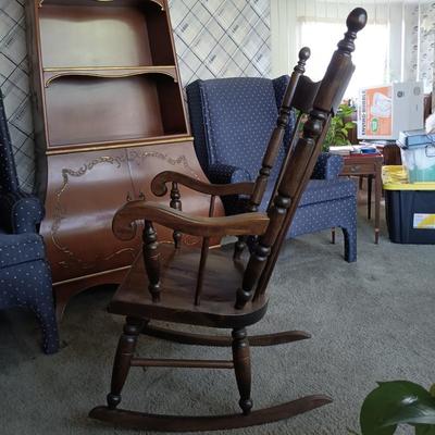 LOT 25L: MCM Table Lamp, Georgian-Style Side Table, Wood Rocking Chair & Candles