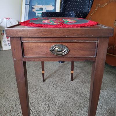 LOT 33L: Vintage Single-Drawer Tea Table with Embroidered Hungarian-Style Doily