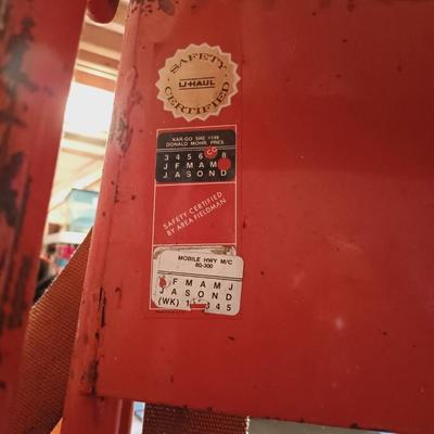 LOT 37B: Large 500lb Capacity U-Haul Hand Truck