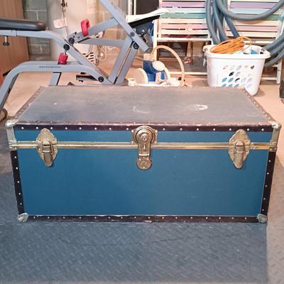 LOT 38B: Vintage Storage Trunk
