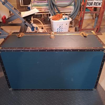 LOT 38B: Vintage Storage Trunk