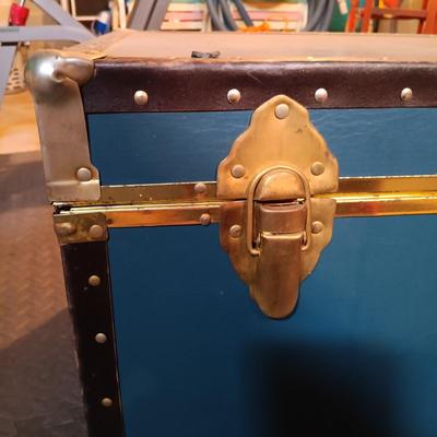 LOT 38B: Vintage Storage Trunk