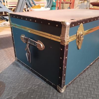 LOT 38B: Vintage Storage Trunk
