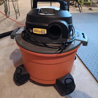 LOT 39B: Ridgid 22.5 Litre Wet / Dry Vaccuum