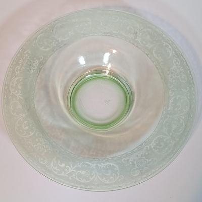 LOT 89B: Uranium Glass Bowl with Pink Depression Glass Plates