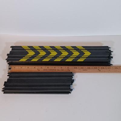 LOT 95B: Tyco Zero Gravity Cliff Hanger Set