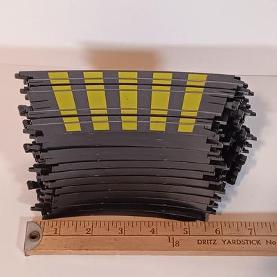 LOT 95B: Tyco Zero Gravity Cliff Hanger Set