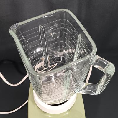 LOT 207K: Vintage Osterizer Imperial Blender