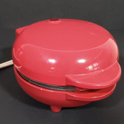 LOT 208K: Farberware SuperFast Electric Percolator, Wear-Ever Super Shooter Cookie Press & More
