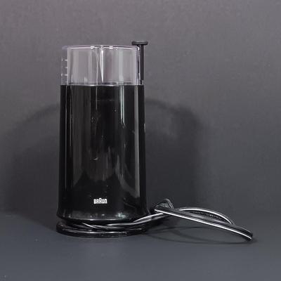 LOT 208K: Farberware SuperFast Electric Percolator, Wear-Ever Super Shooter Cookie Press & More