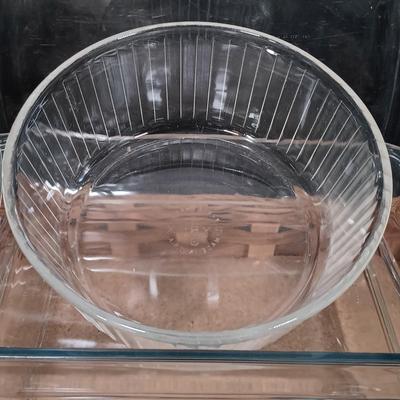 LOT 209: Collection of Pyrex and Marinex Dishes