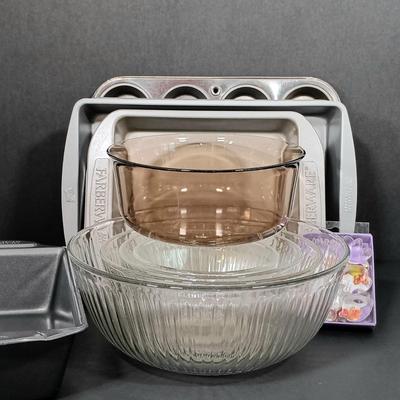 LOT 210K: Pyrex Stacking Mixing Bowls, Farberware Sheet Pan, Wilton Loaf Pan & More