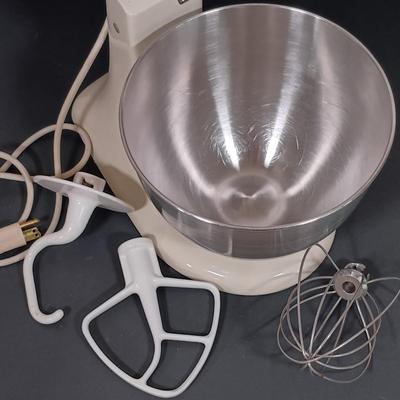 LOT 211K: KitchenAid K45SS Mixer with Bowl and Attachments