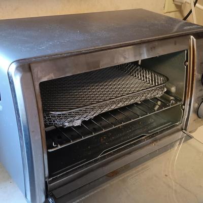 LOT 213K: Black and Decker 4-Slice Toaster Oven