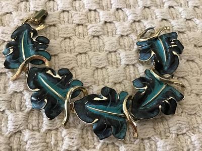 Vintage Ivy Leaf Bracelet latch