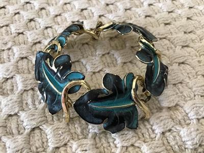 Vintage Ivy Leaf Bracelet latch