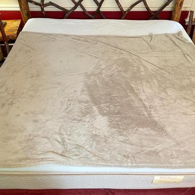 Perry Ellis Full-Sized Comforter and More Full & Throw Blankets (PB-SS)