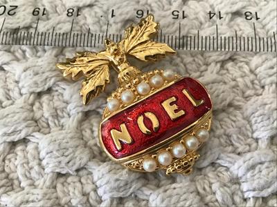 Vintage Avon Holiday Pendant