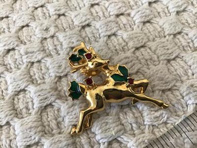 Avon Holiday Pin
