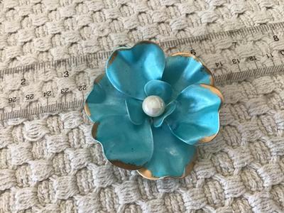 Vintage Metal Flower Pearl Accent Gold Tone Gild