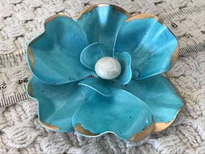 Vintage Metal Flower Pearl Accent Gold Tone Gild