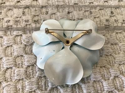 Vintage Metal Flower Pearl Accent Gold Tone Gild