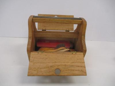 Kiwi Shoe Shine Groomer Wooden Box Foot Rest Polish Solid Wood Made In The USA w/ Brushes