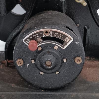 LOT 86: Keystone E848 Moviegraph 16mm Film Projector