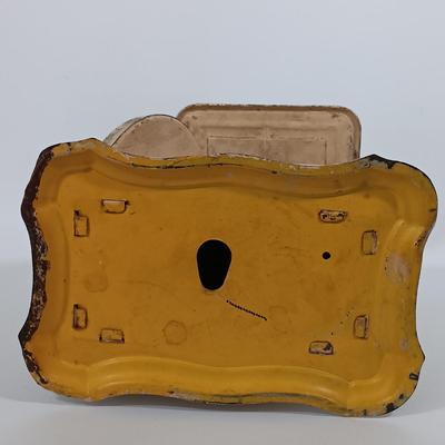 LOT 101: Columbia Family Scale with Vintage Tins