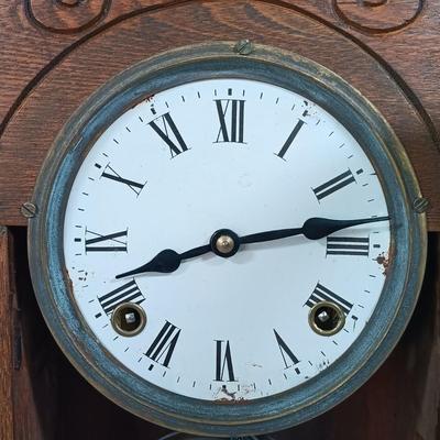 LOT 104: Vintage Gingerbread Mantel Clock