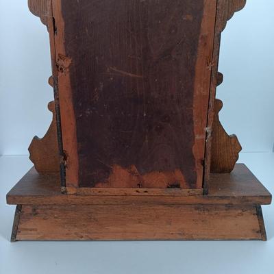 LOT 104: Vintage Gingerbread Mantel Clock