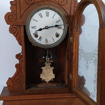 LOT 104: Vintage Gingerbread Mantel Clock