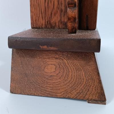 LOT 104: Vintage Gingerbread Mantel Clock