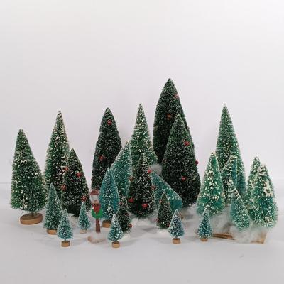 LOT 107: Vintage Christmas Bubble Lites, Cat's Meow Nativity Scene, Plastic Bird Lights, Ceramic Baby Light, Buyer's Choice...