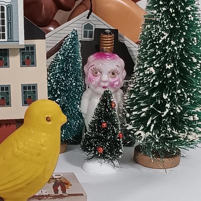 LOT 107: Vintage Christmas Bubble Lites, Cat's Meow Nativity Scene, Plastic Bird Lights, Ceramic Baby Light, Buyer's Choice...