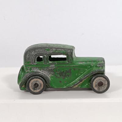 LOT 191: Cast Metal Sedan Car, Matchbox Lesney Commer Bottle Float, Austin Metropolitan Taxi, Studebaker Lark Wagonaire & Cast Metal...