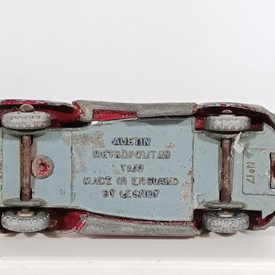 LOT 191: Cast Metal Sedan Car, Matchbox Lesney Commer Bottle Float, Austin Metropolitan Taxi, Studebaker Lark Wagonaire & Cast Metal...
