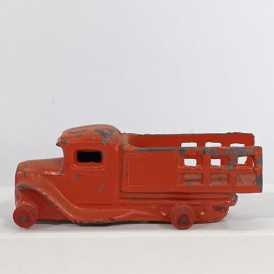LOT 191: Cast Metal Sedan Car, Matchbox Lesney Commer Bottle Float, Austin Metropolitan Taxi, Studebaker Lark Wagonaire & Cast Metal...