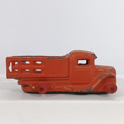 LOT 191: Cast Metal Sedan Car, Matchbox Lesney Commer Bottle Float, Austin Metropolitan Taxi, Studebaker Lark Wagonaire & Cast Metal...