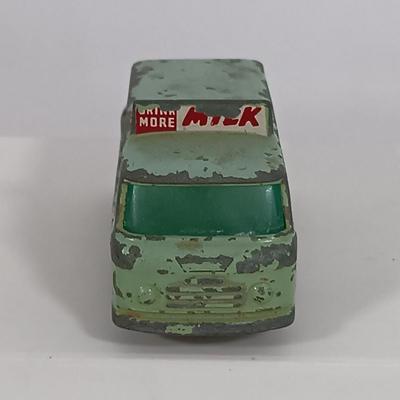 LOT 191: Cast Metal Sedan Car, Matchbox Lesney Commer Bottle Float, Austin Metropolitan Taxi, Studebaker Lark Wagonaire & Cast Metal...