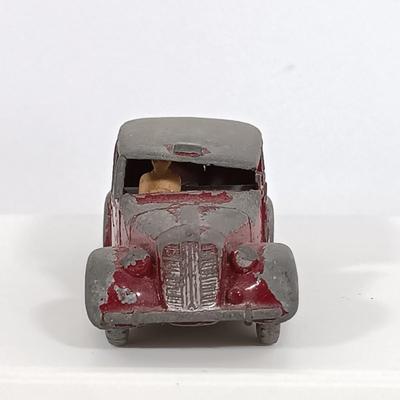 LOT 191: Cast Metal Sedan Car, Matchbox Lesney Commer Bottle Float, Austin Metropolitan Taxi, Studebaker Lark Wagonaire & Cast Metal...