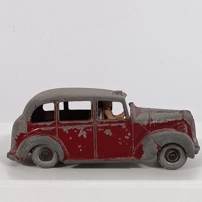 LOT 191: Cast Metal Sedan Car, Matchbox Lesney Commer Bottle Float, Austin Metropolitan Taxi, Studebaker Lark Wagonaire & Cast Metal...