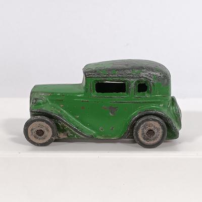 LOT 191: Cast Metal Sedan Car, Matchbox Lesney Commer Bottle Float, Austin Metropolitan Taxi, Studebaker Lark Wagonaire & Cast Metal...