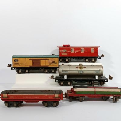 LOT 193: Lionel 1682 Red Caboose, 1680 Sunoco Tank Car, Flat Car with Lumber, 1679 Baby Ruth Box Car & More