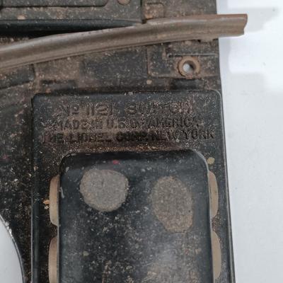 LOT 194: Lionel Type 1030 Transformer, Marx 404 Block Signal, 077 Cross Gate, Control Switches & Metal Track