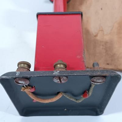 LOT 194: Lionel Type 1030 Transformer, Marx 404 Block Signal, 077 Cross Gate, Control Switches & Metal Track